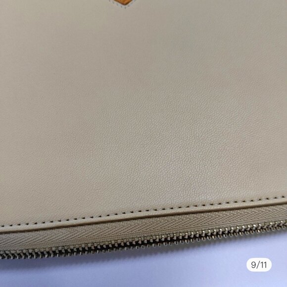 Celine Wallets - Picture 7 of 11